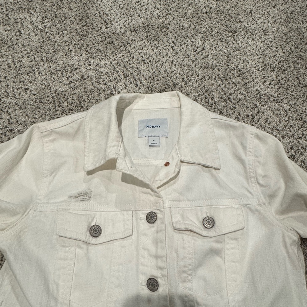 Women’s Old Navy Distressed White Denim Jacket - Picture 2 of 4